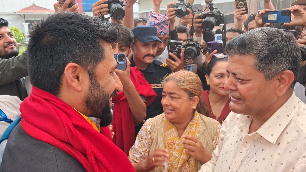 जनतासँग रवि लामिछाने